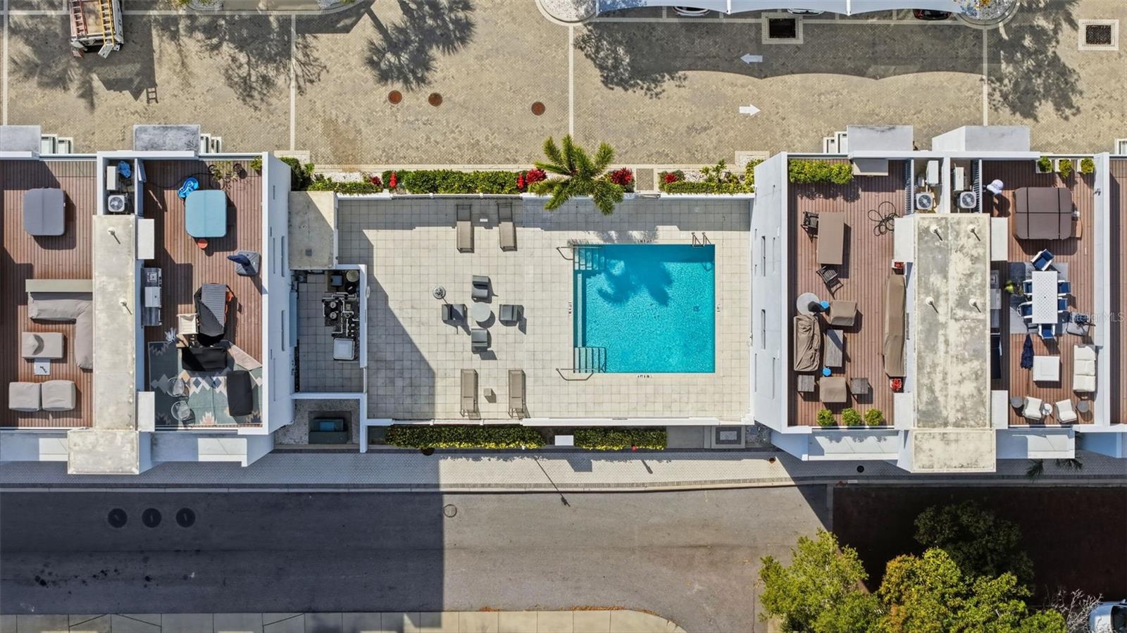 TOWNHOMES/ORANGE CLUB - Residential