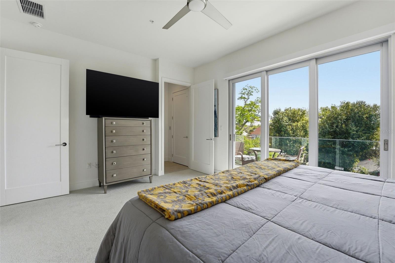 TOWNHOMES/ORANGE CLUB - Residential