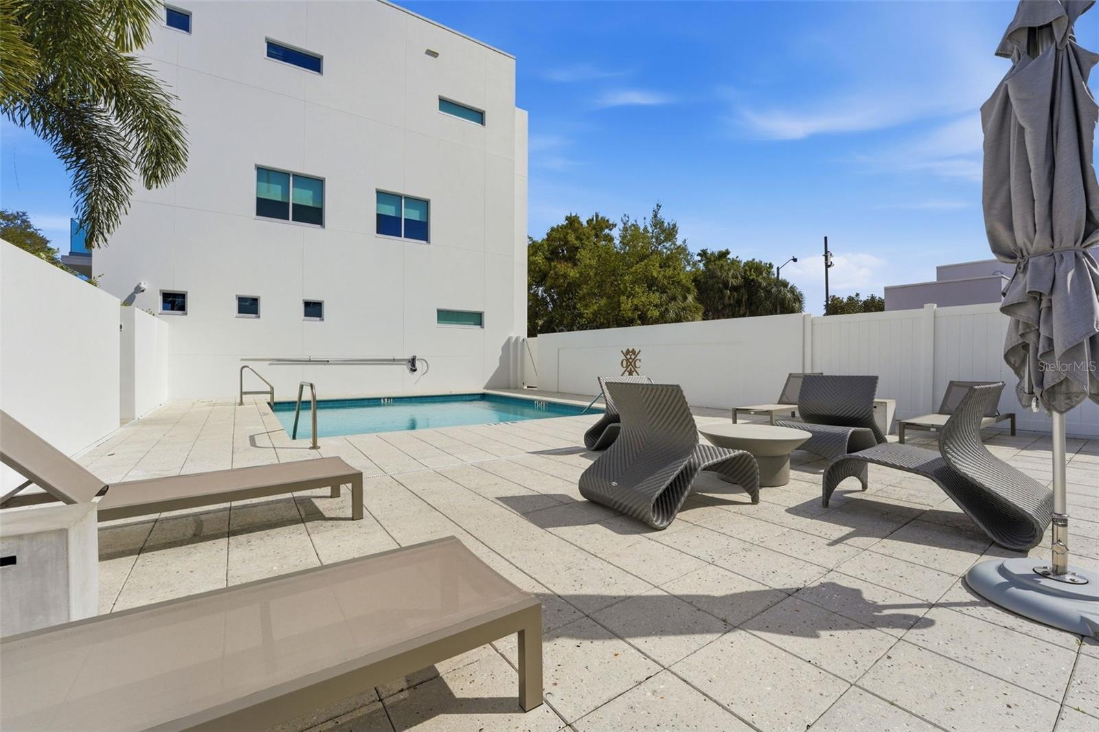 TOWNHOMES/ORANGE CLUB - Residential