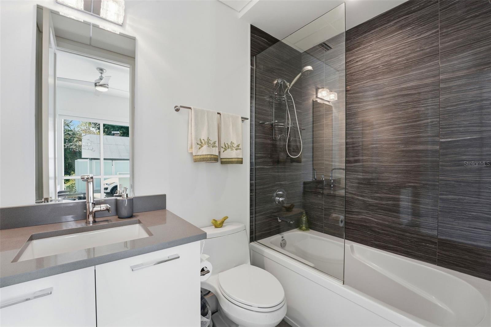 TOWNHOMES/ORANGE CLUB - Residential