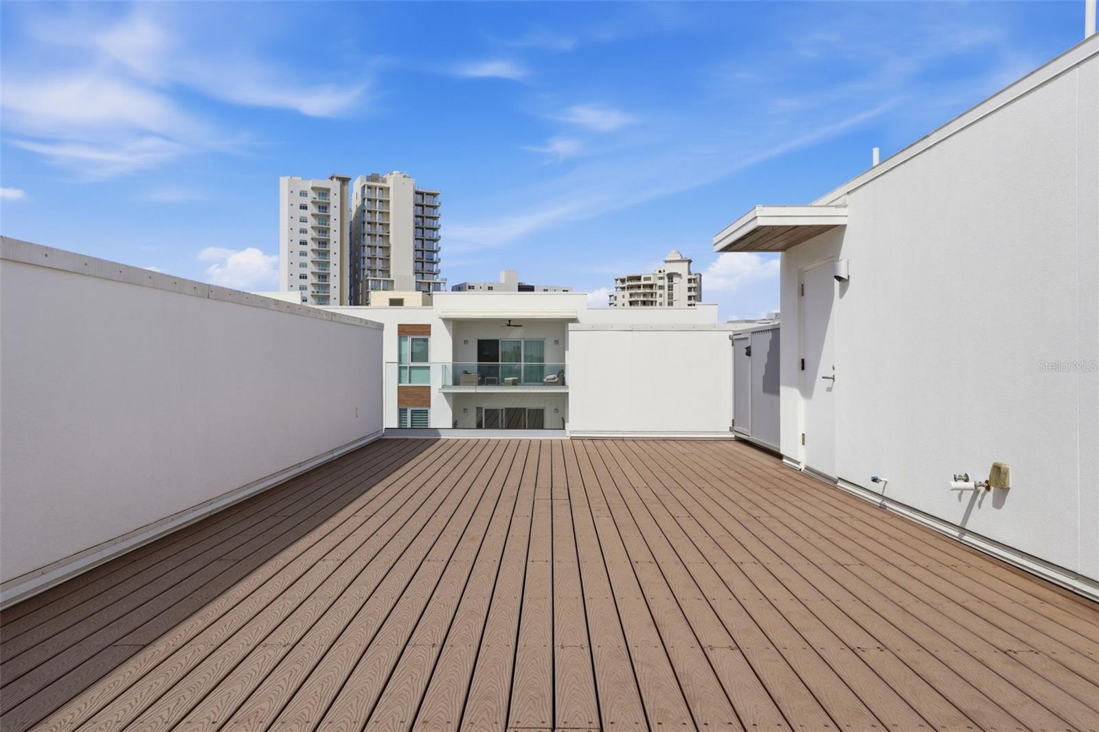 TOWNHOMES/ORANGE CLUB - Residential