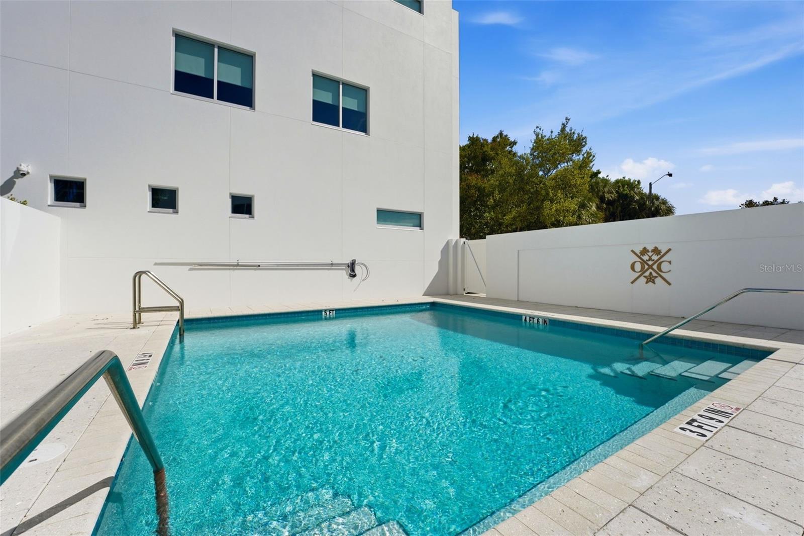 TOWNHOMES/ORANGE CLUB - Residential