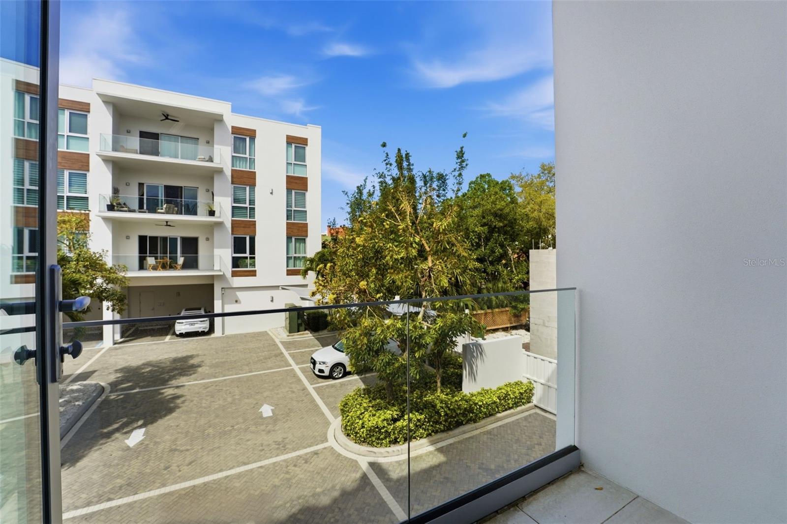 TOWNHOMES/ORANGE CLUB - Residential