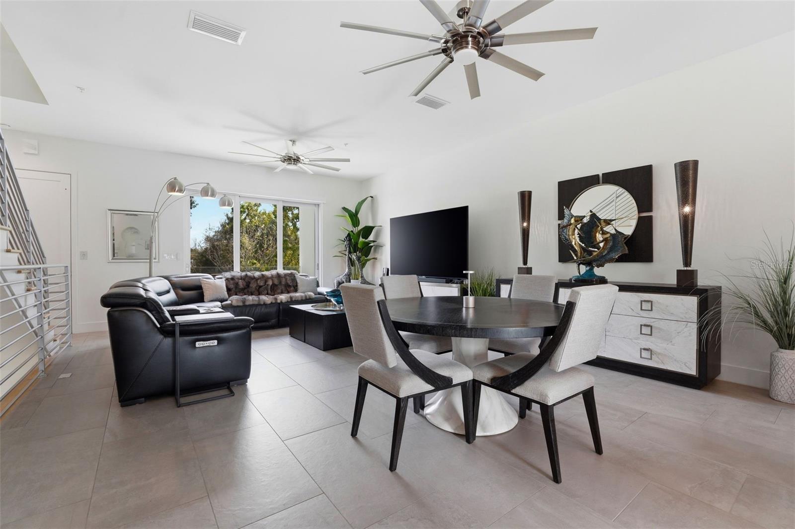 TOWNHOMES/ORANGE CLUB - Residential