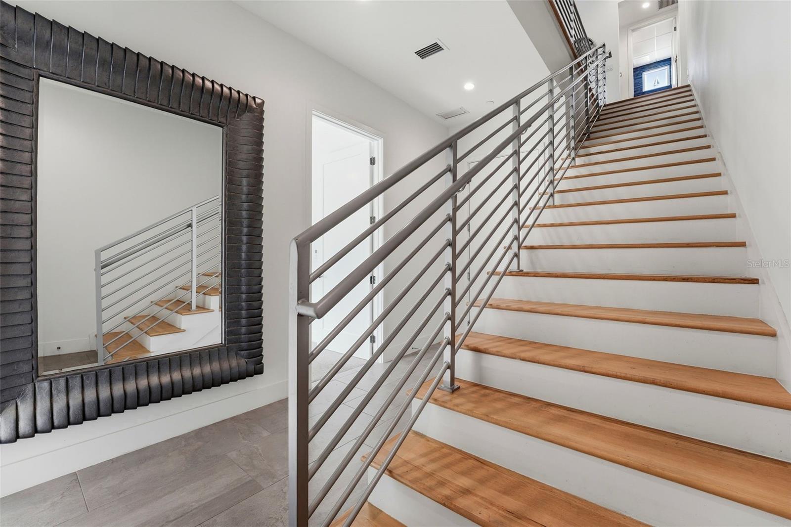 TOWNHOMES/ORANGE CLUB - Residential