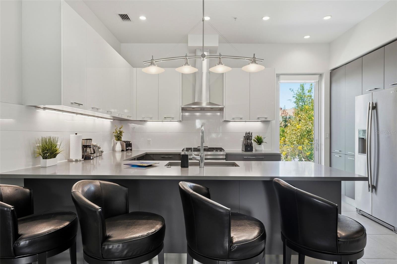 TOWNHOMES/ORANGE CLUB - Residential