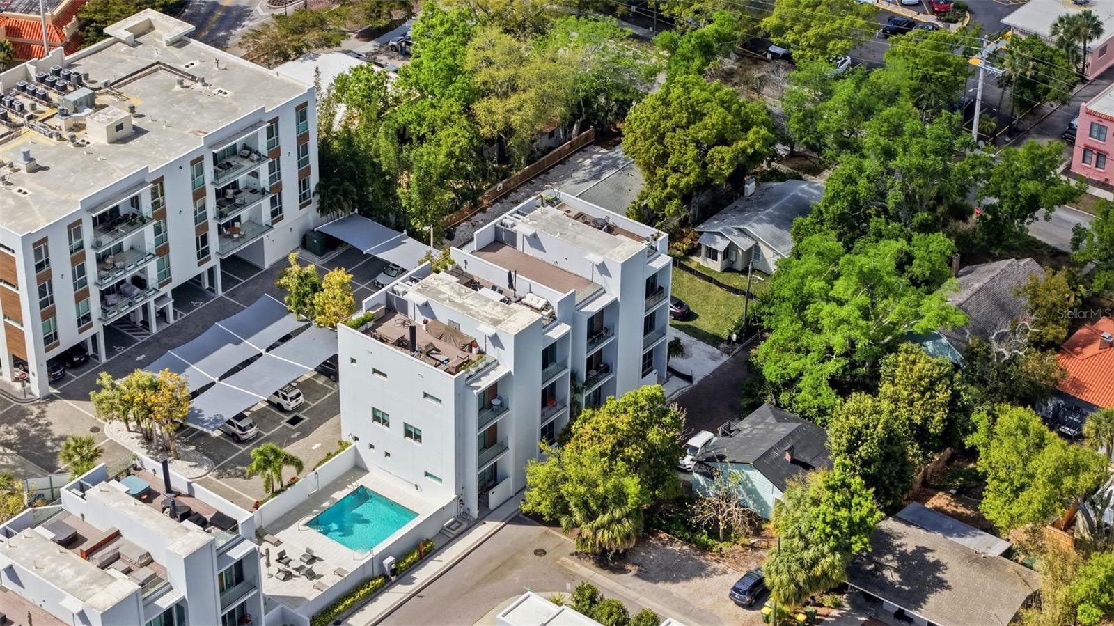 TOWNHOMES/ORANGE CLUB - Residential