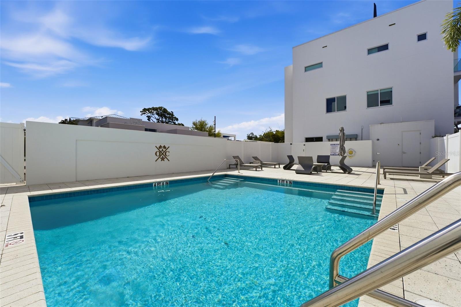 TOWNHOMES/ORANGE CLUB - Residential