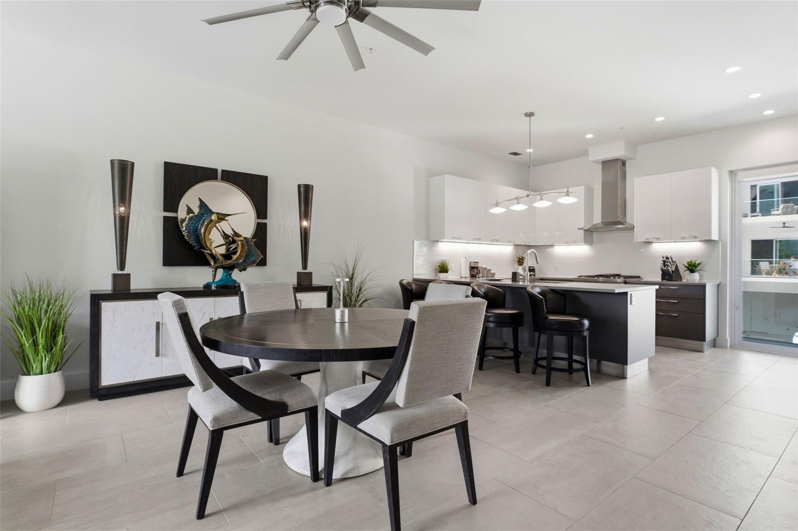 TOWNHOMES/ORANGE CLUB - Residential