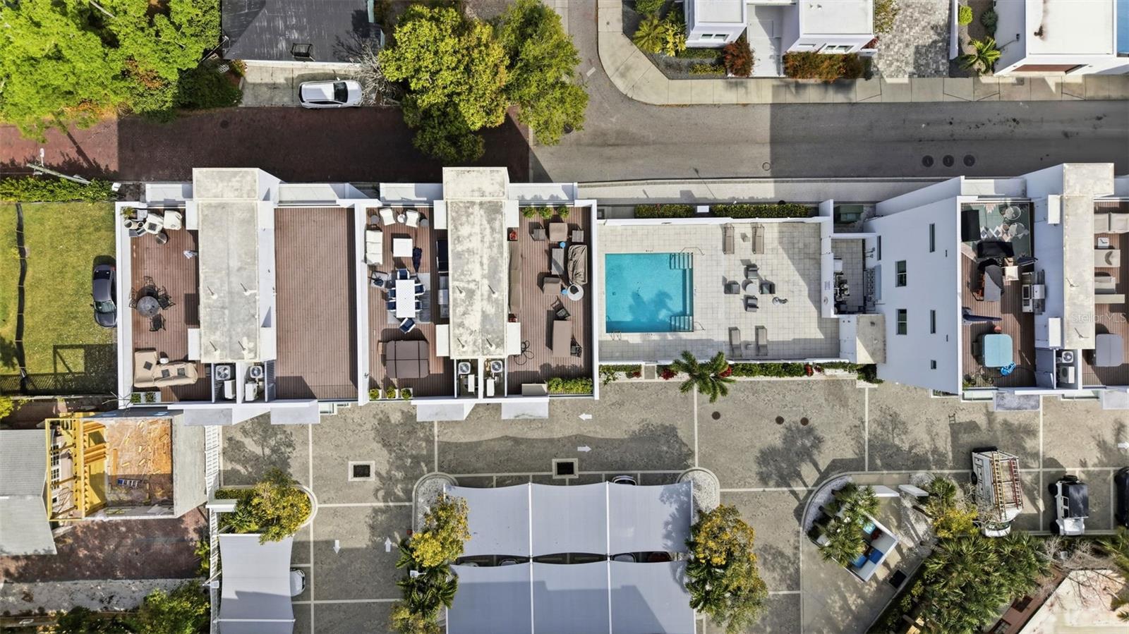 TOWNHOMES/ORANGE CLUB - Residential