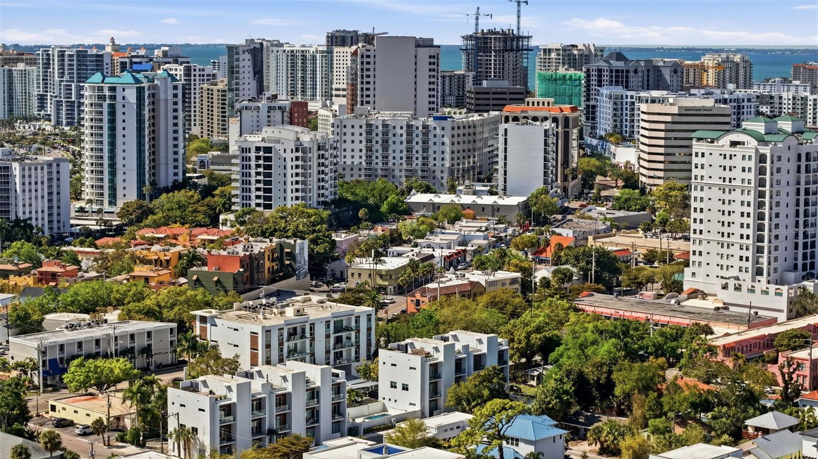 TOWNHOMES/ORANGE CLUB - Residential