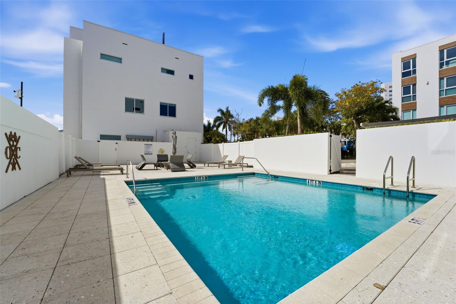 TOWNHOMES/ORANGE CLUB - Residential