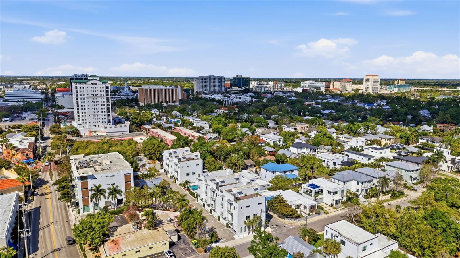 TOWNHOMES/ORANGE CLUB - Residential