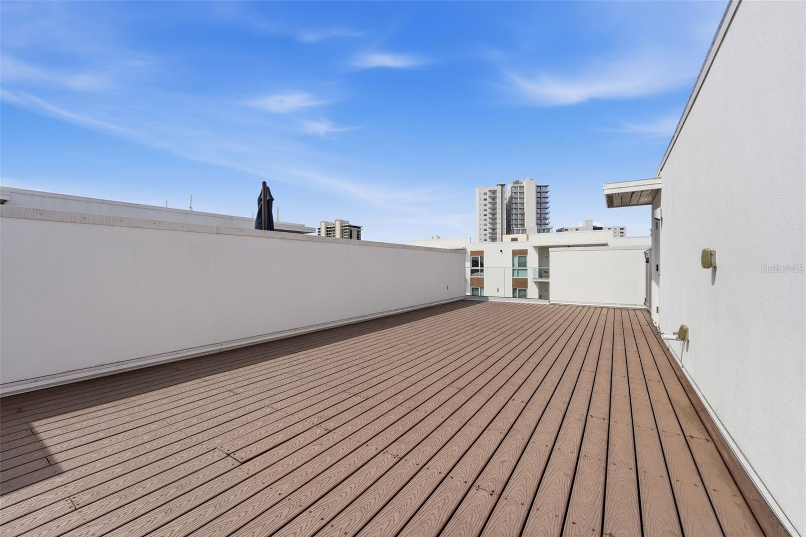 TOWNHOMES/ORANGE CLUB - Residential