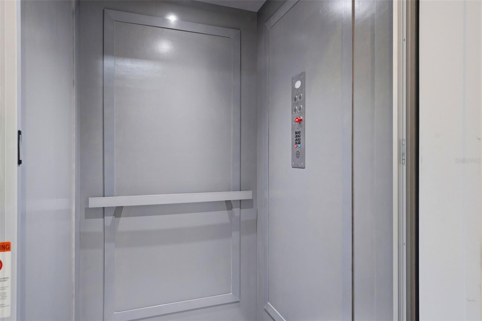 TOWNHOMES/ORANGE CLUB - Residential