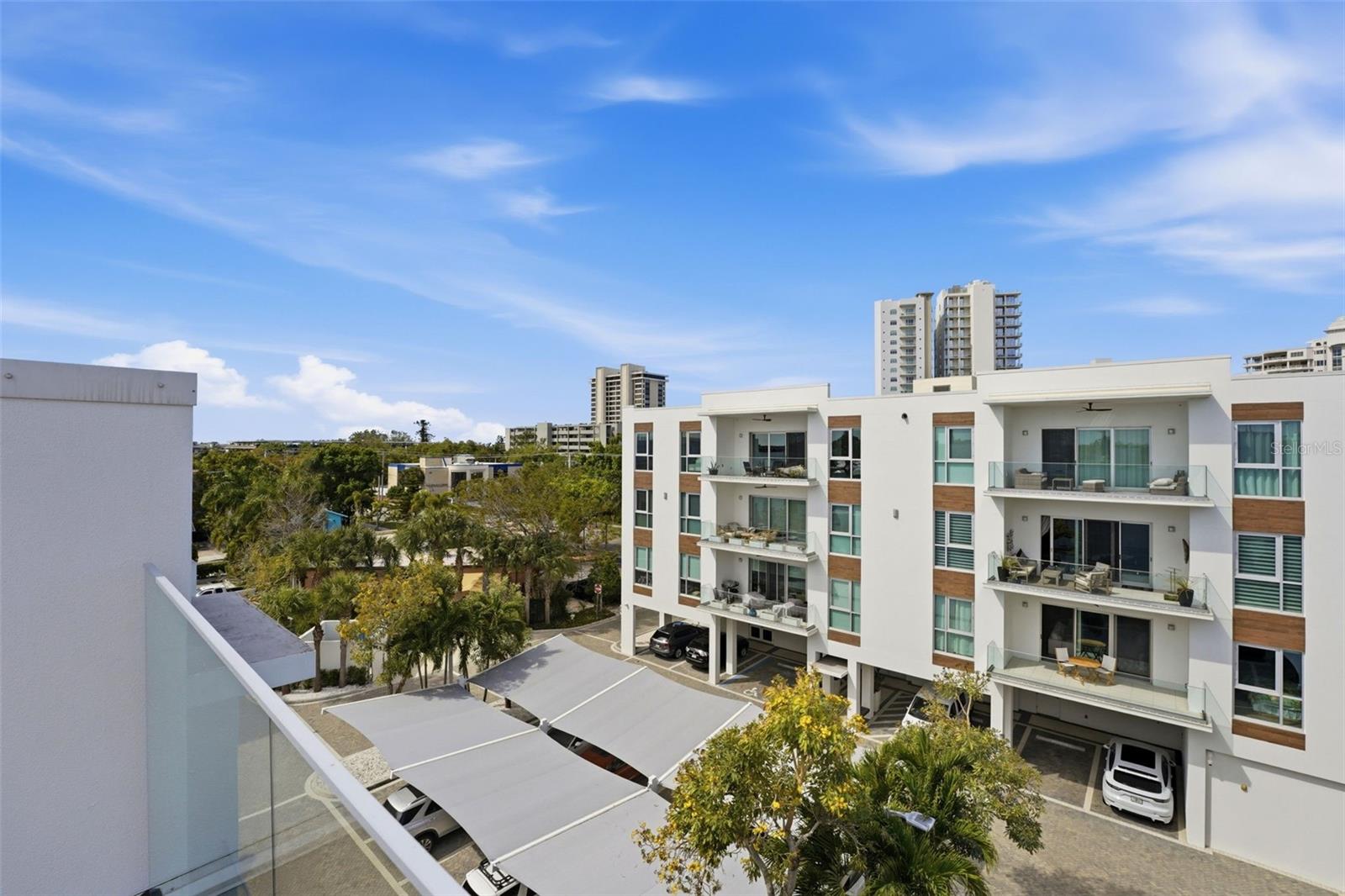 TOWNHOMES/ORANGE CLUB - Residential