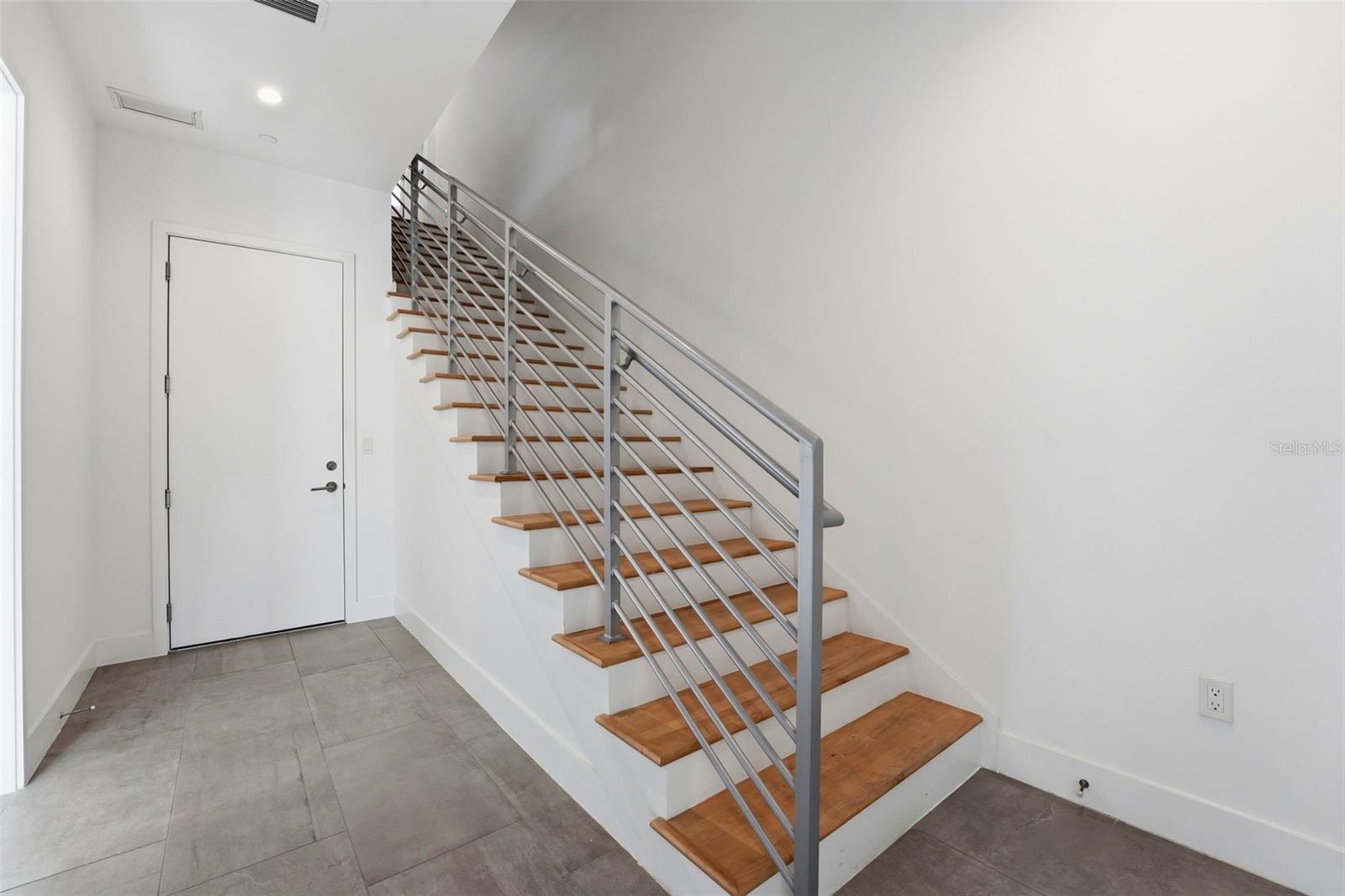 TOWNHOMES/ORANGE CLUB - Residential