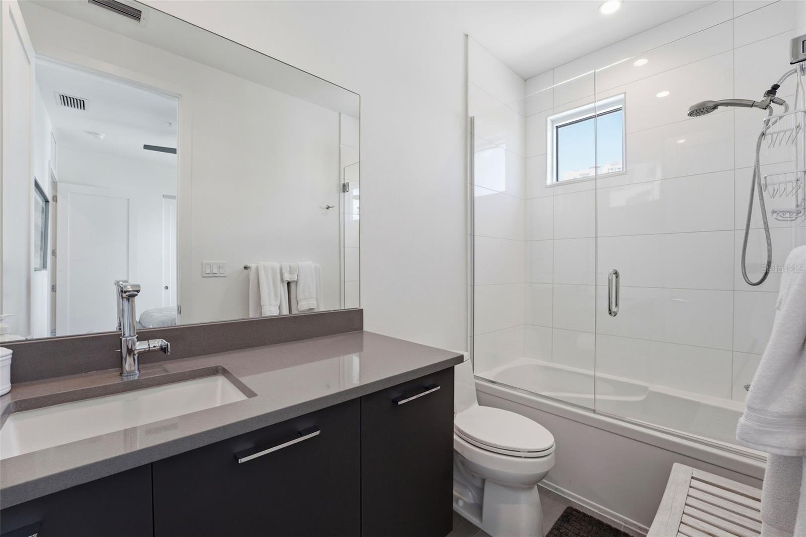 TOWNHOMES/ORANGE CLUB - Residential