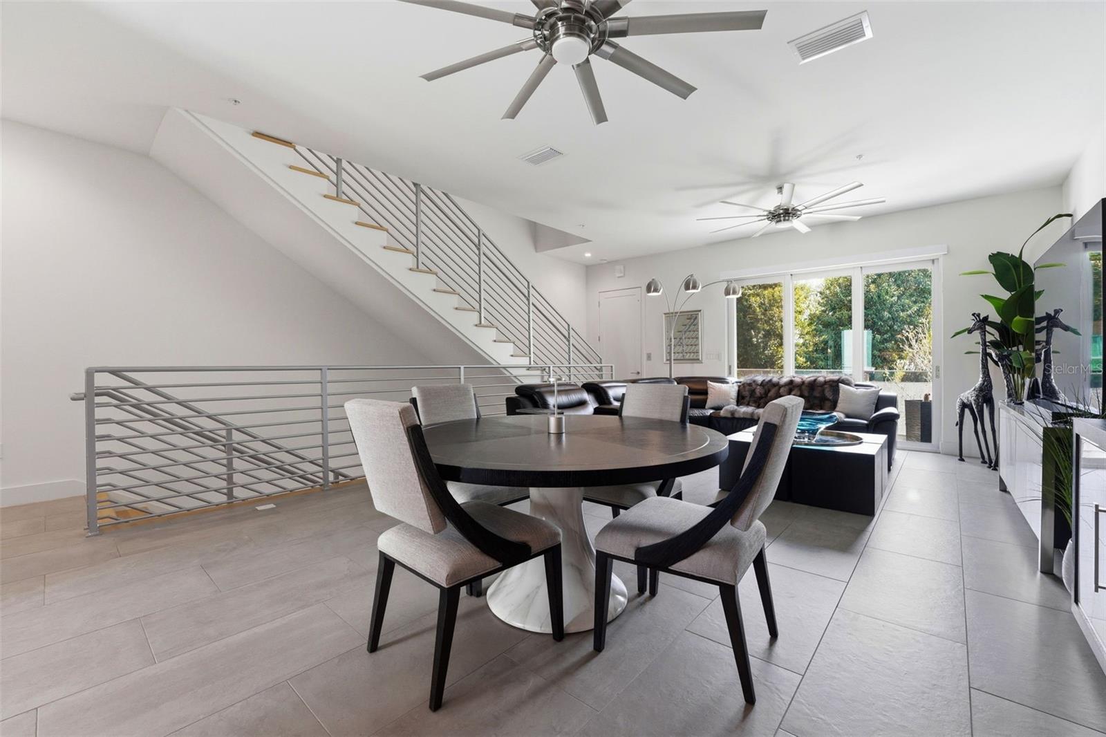 TOWNHOMES/ORANGE CLUB - Residential