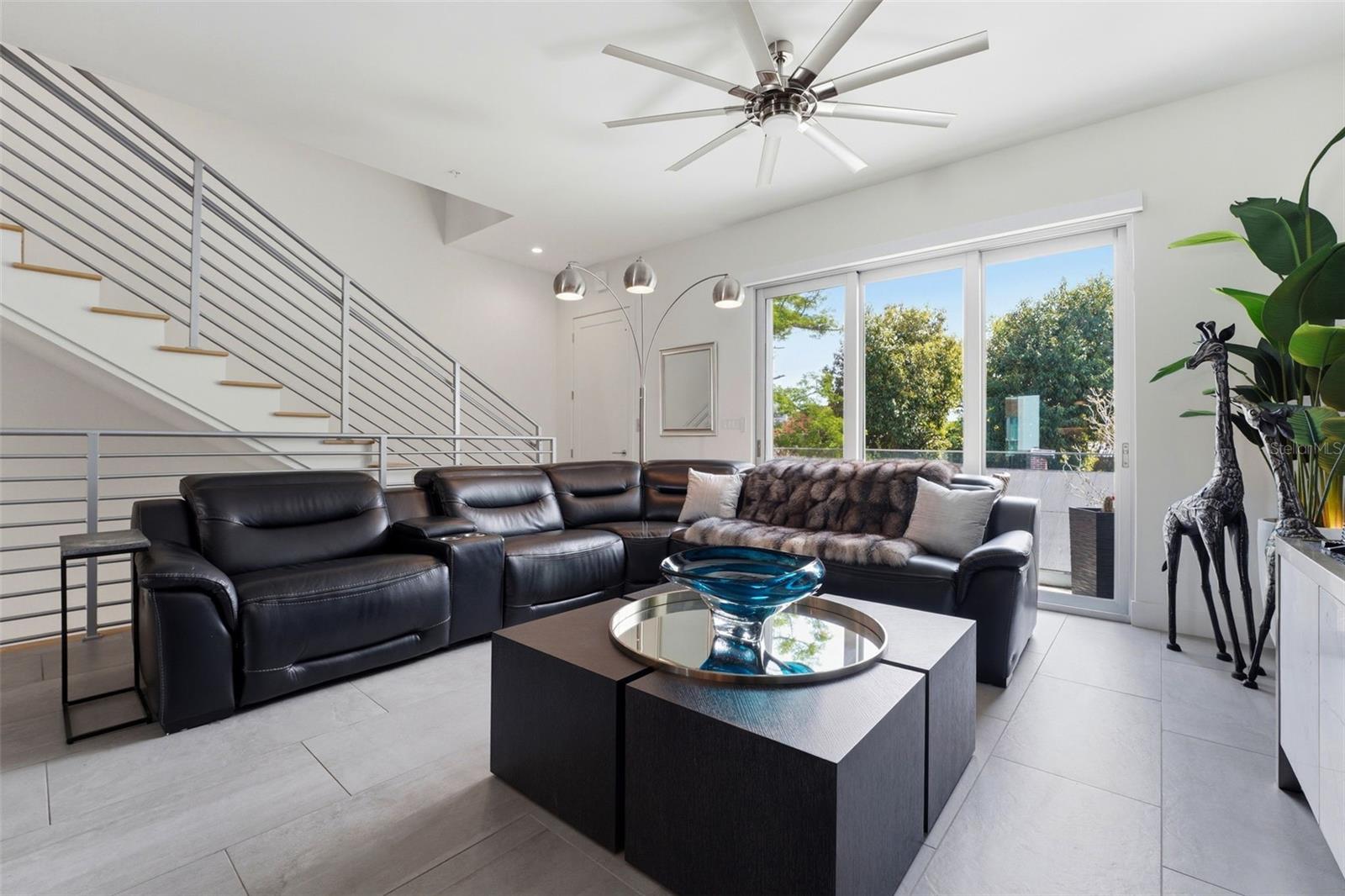 TOWNHOMES/ORANGE CLUB - Residential