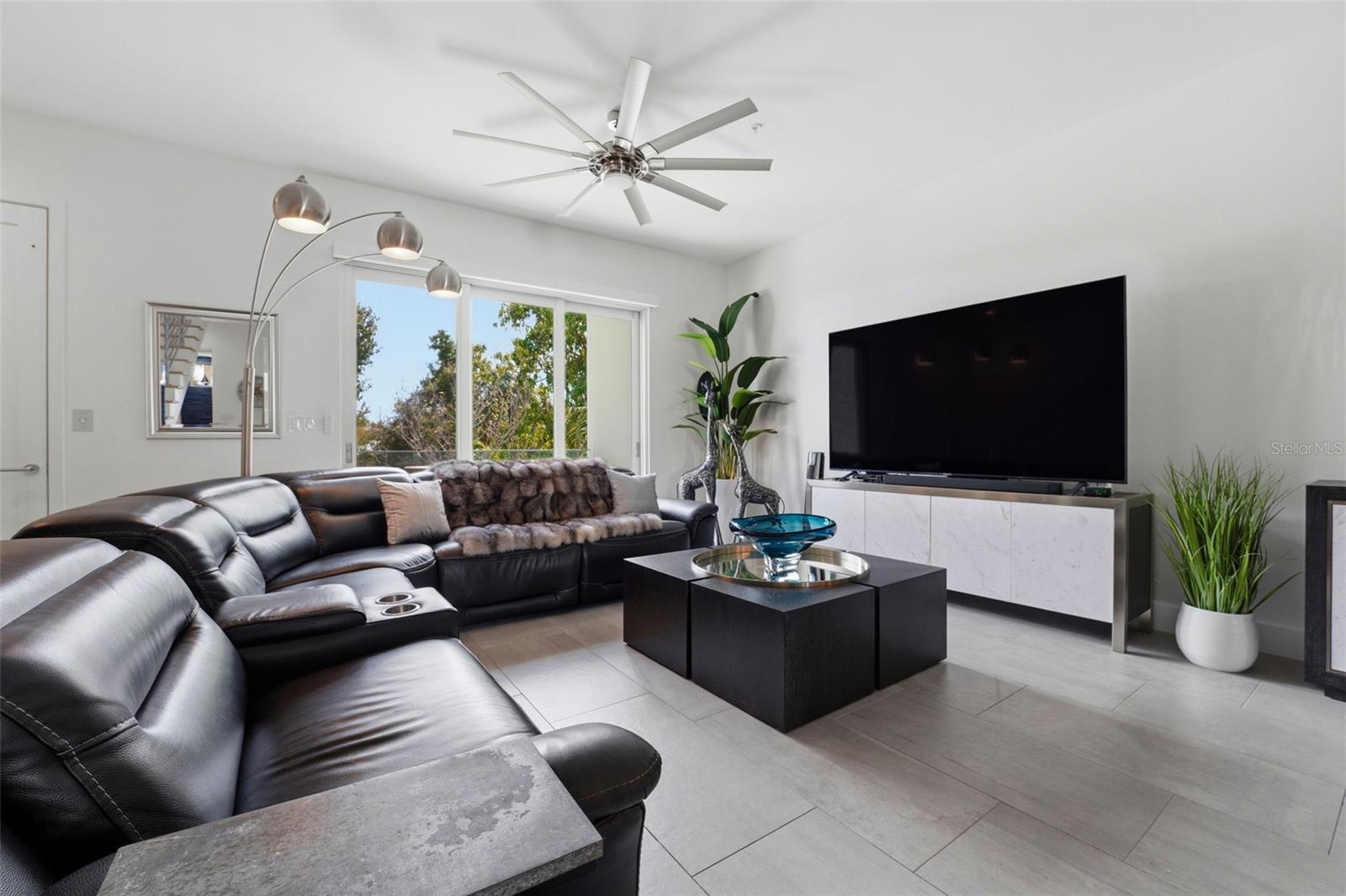 TOWNHOMES/ORANGE CLUB - Residential