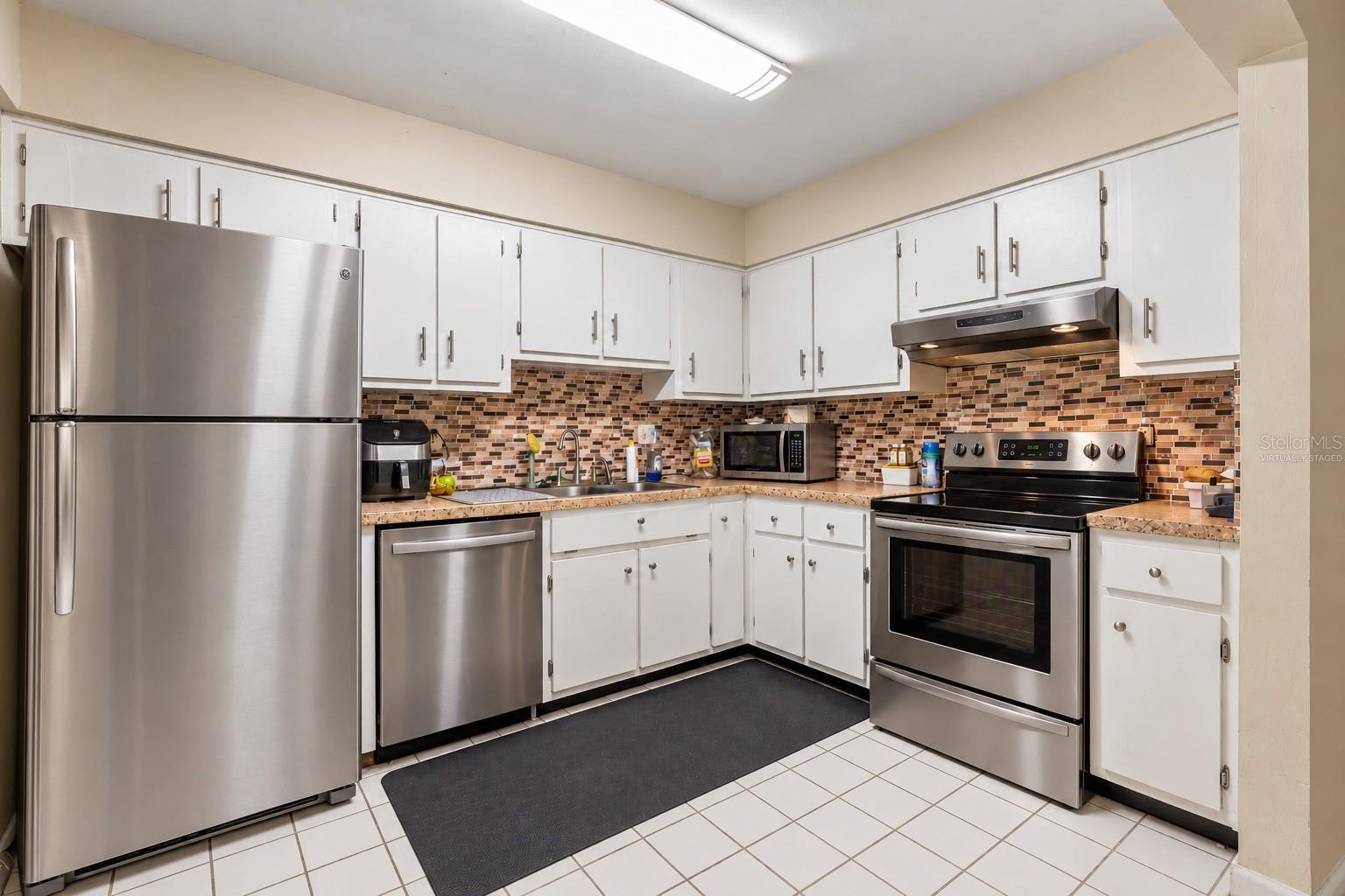 1605 GROVE STREET 550