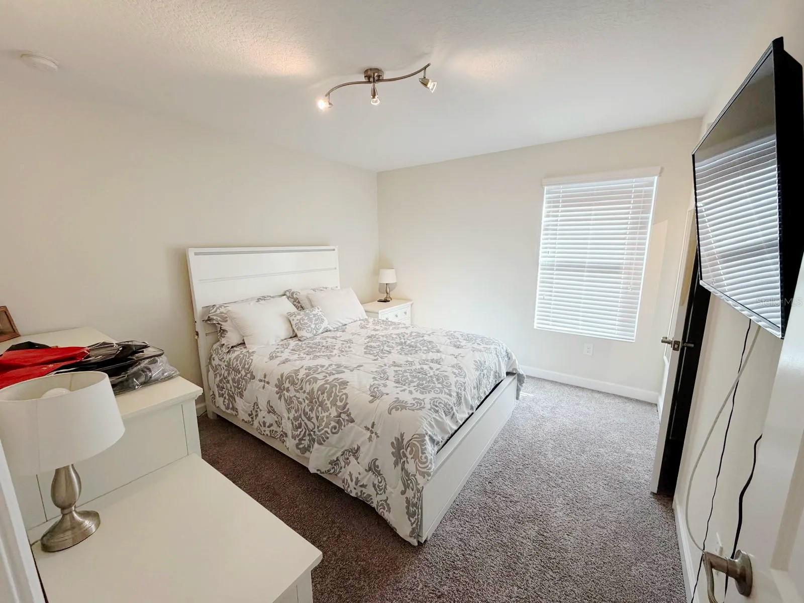 STOREY LAKE - Residential