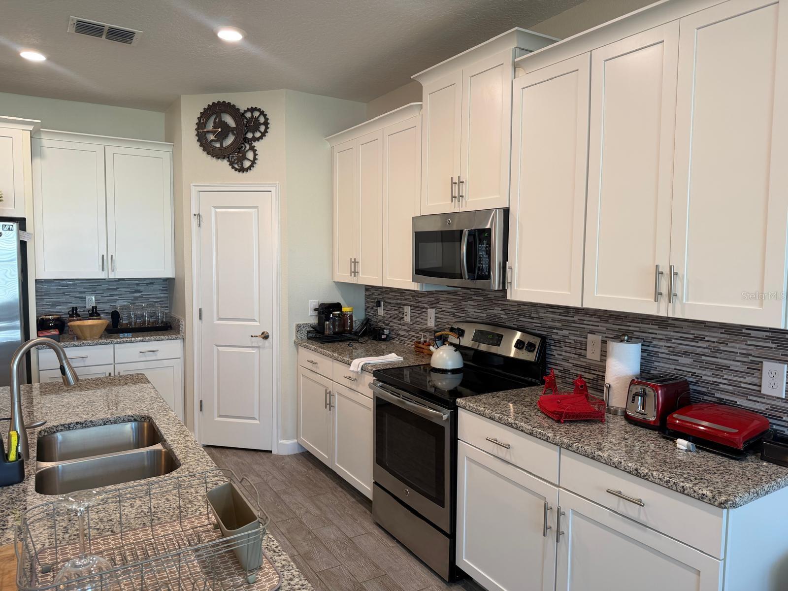 STOREY LAKE - Residential