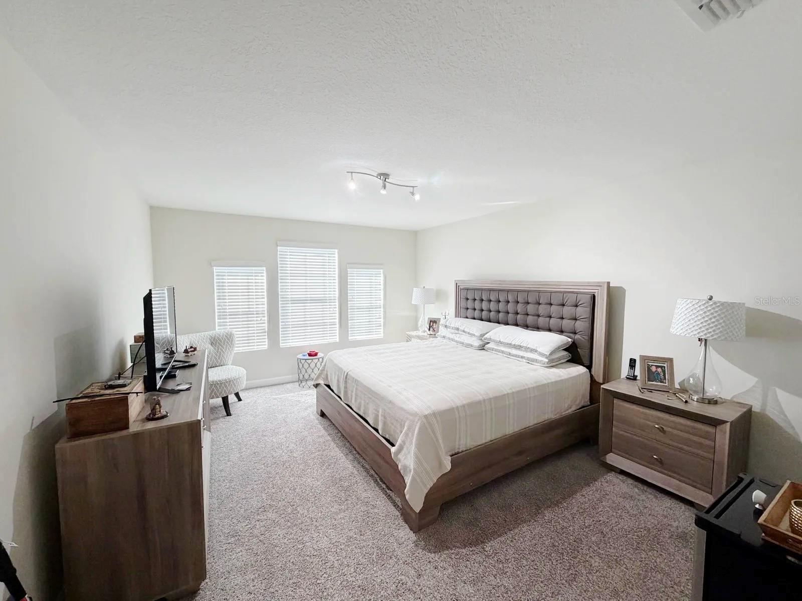 STOREY LAKE - Residential