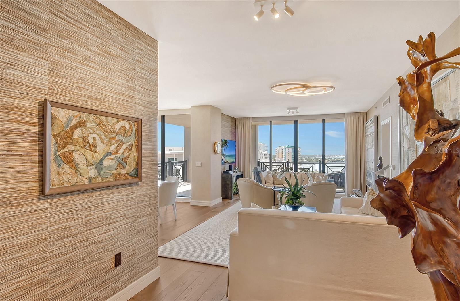 PLAZA AT 05 POINTS RESIDENCES - Residential