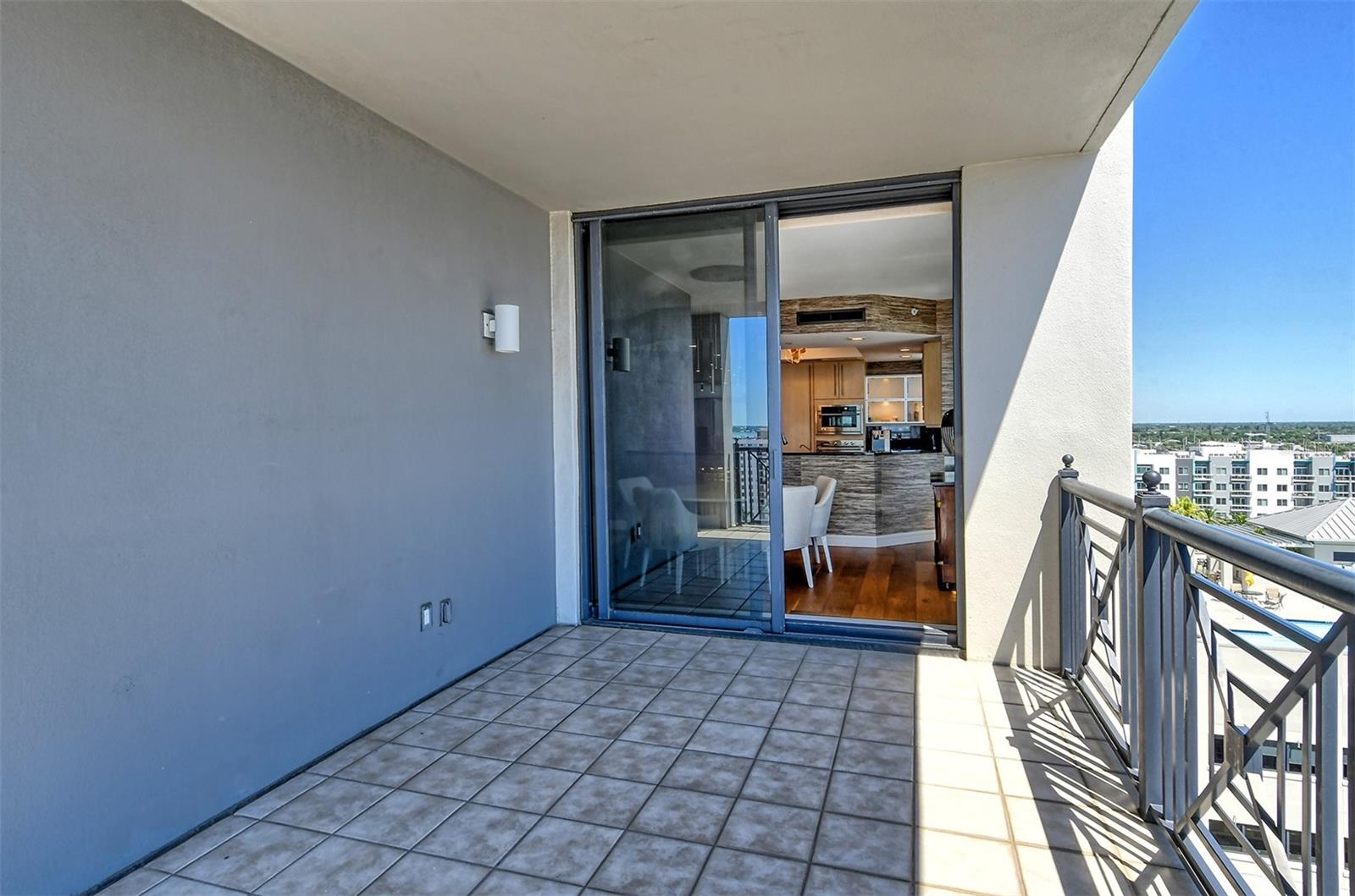 PLAZA AT 05 POINTS RESIDENCES - Residential