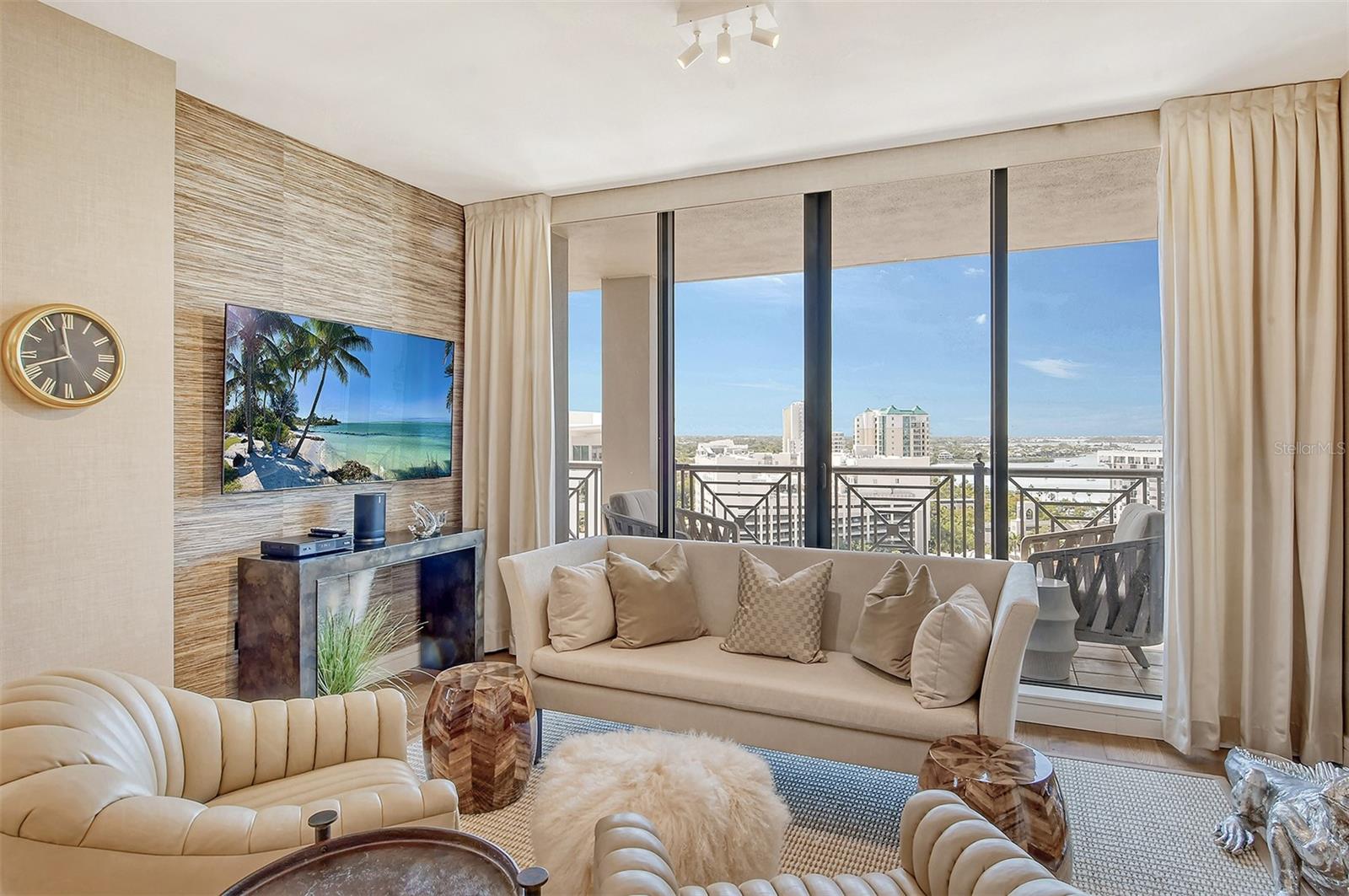 PLAZA AT 05 POINTS RESIDENCES - Residential