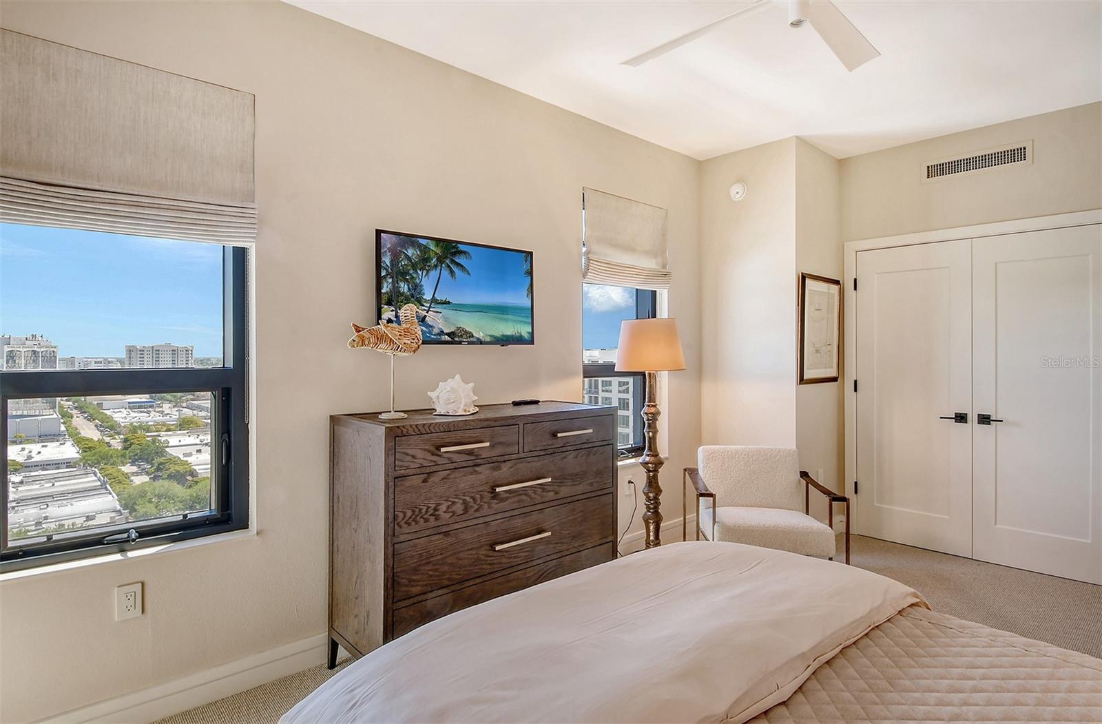 PLAZA AT 05 POINTS RESIDENCES - Residential