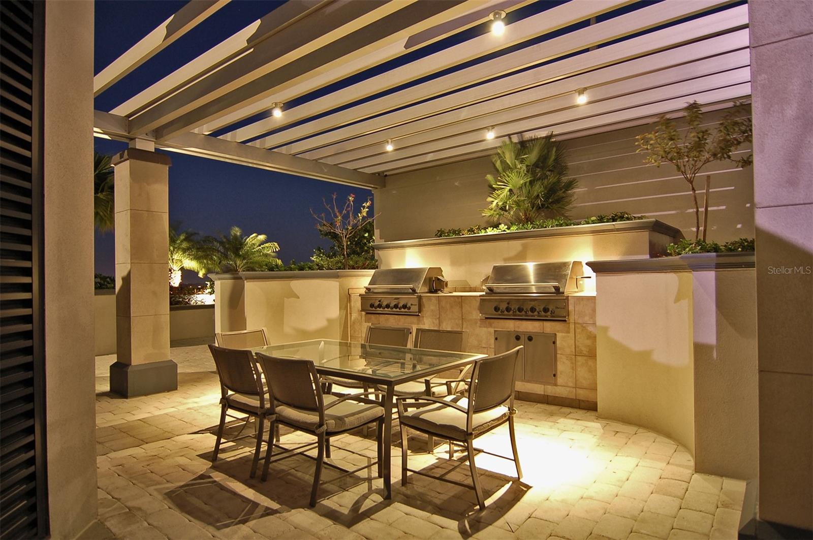 PLAZA AT 05 POINTS RESIDENCES - Residential