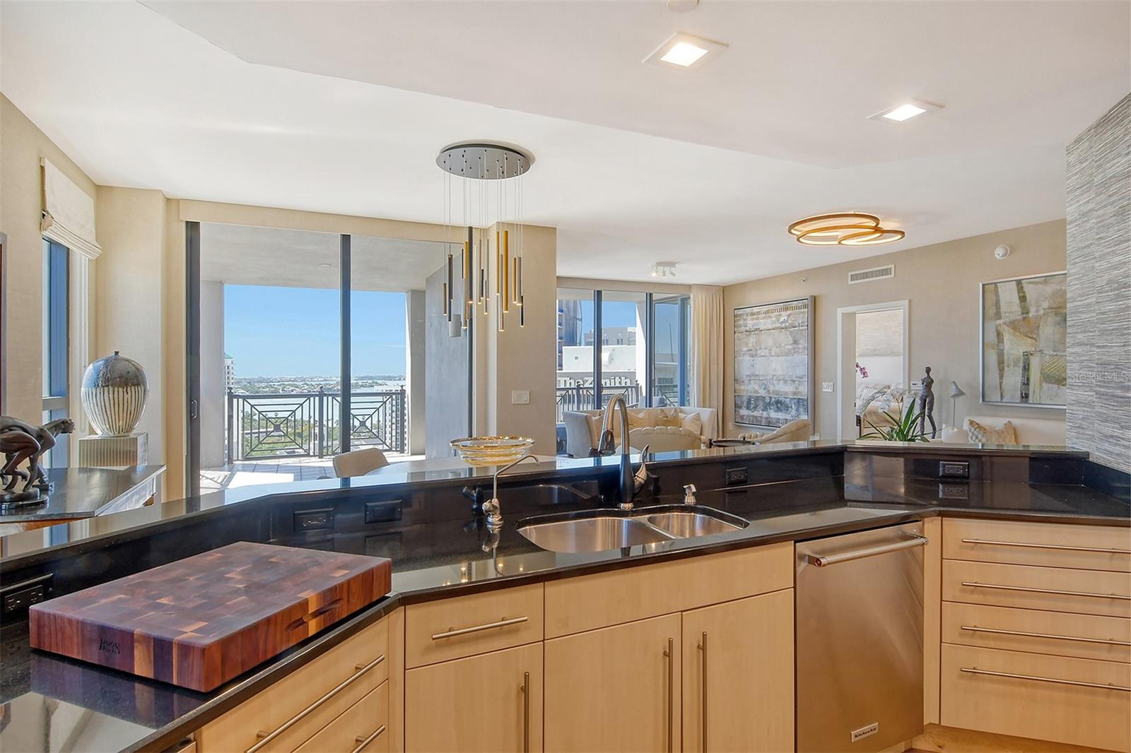 PLAZA AT 05 POINTS RESIDENCES - Residential