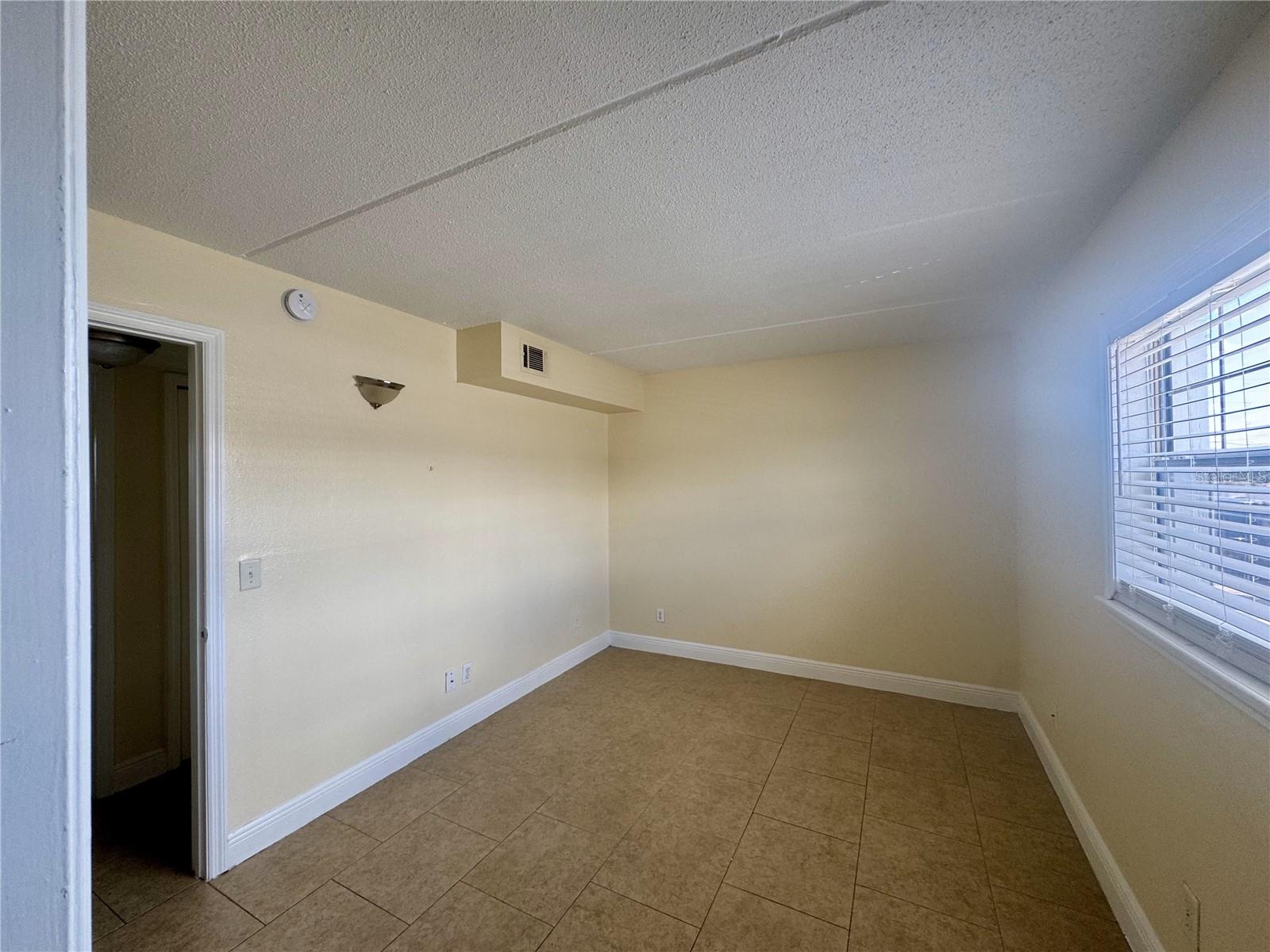 MOUNT DORA MOUNT DORA COMMONS CONDO - Residential Lease
