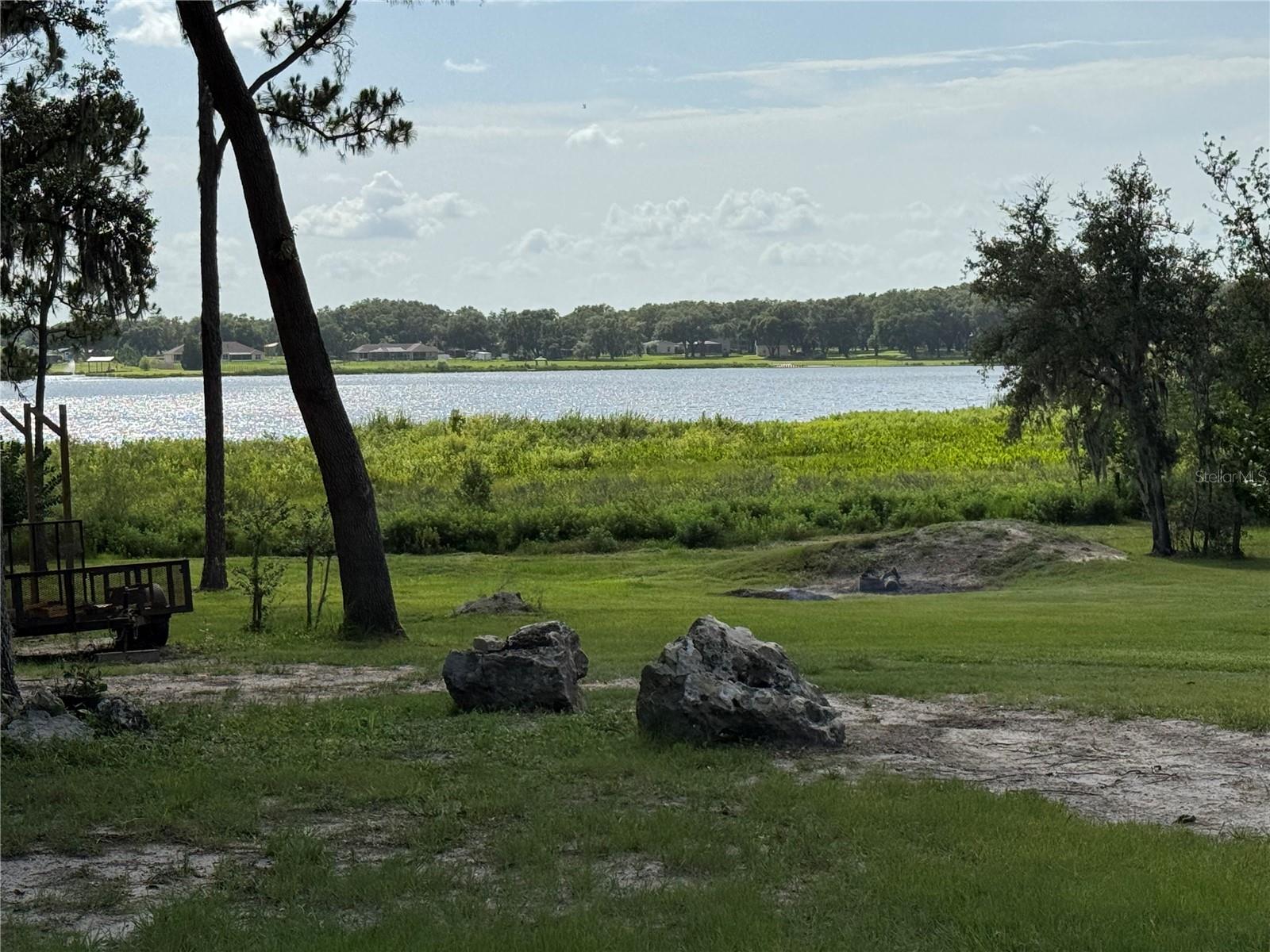 LAKESIDE ESTATES INC - Land