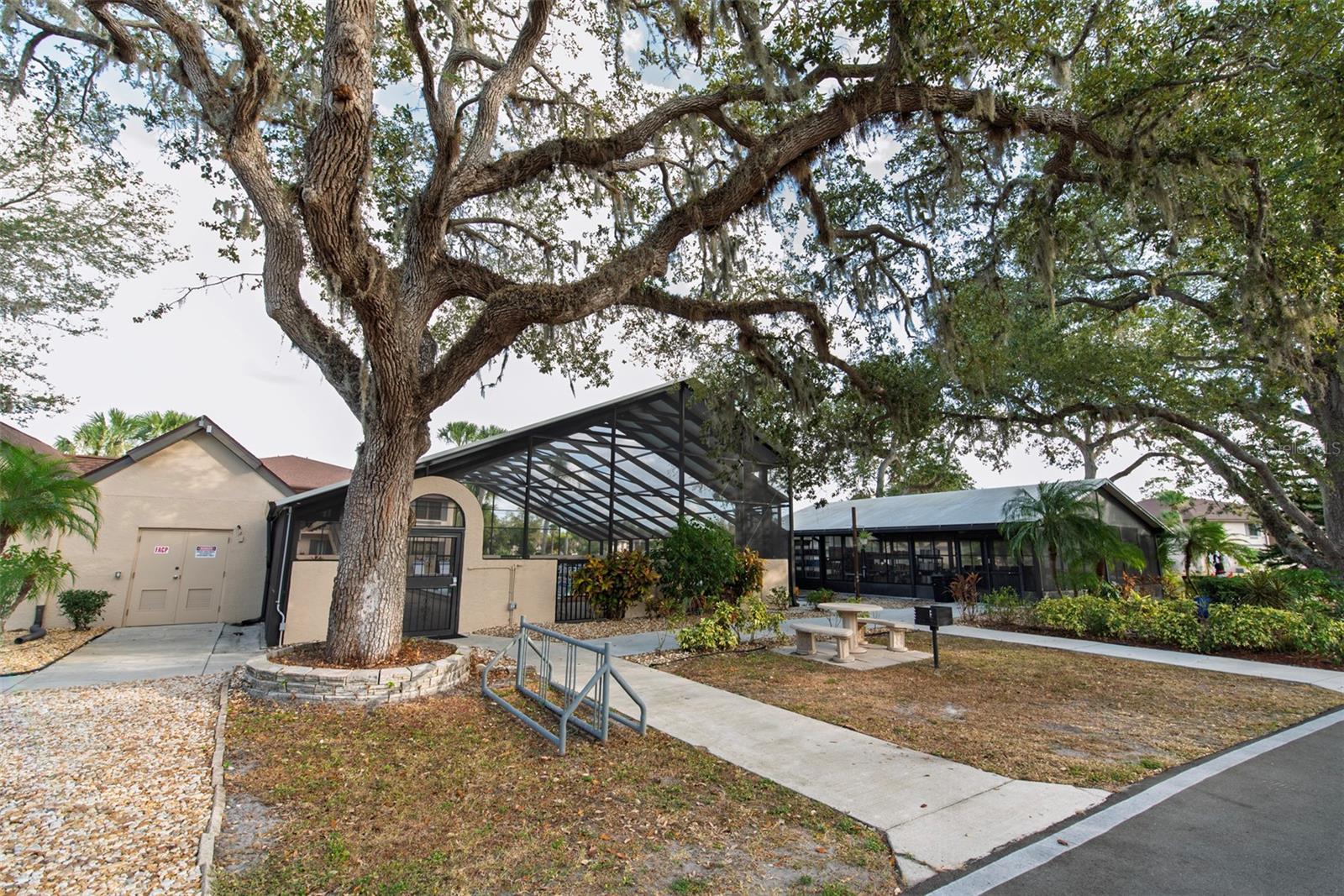 OAKS 04 - Residential