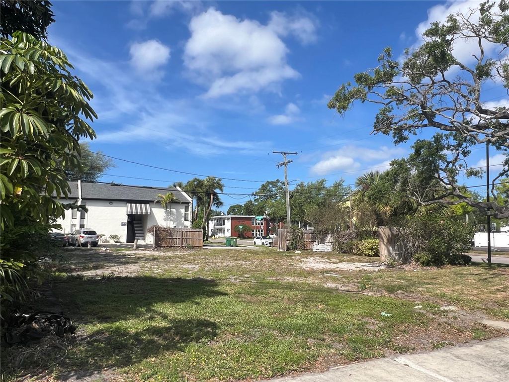 Photo of 404 E Davis Boulevard, Tampa, FL 33606 (MLS # TB8492398)
