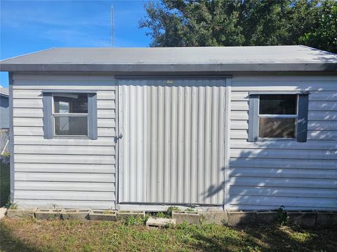 A home in AUBURNDALE