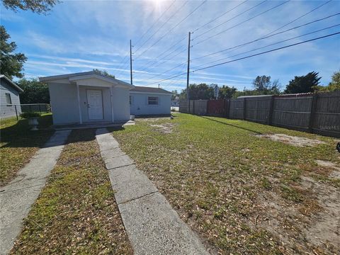 A home in AUBURNDALE