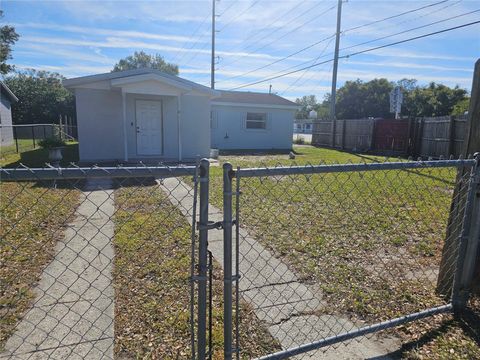 A home in AUBURNDALE