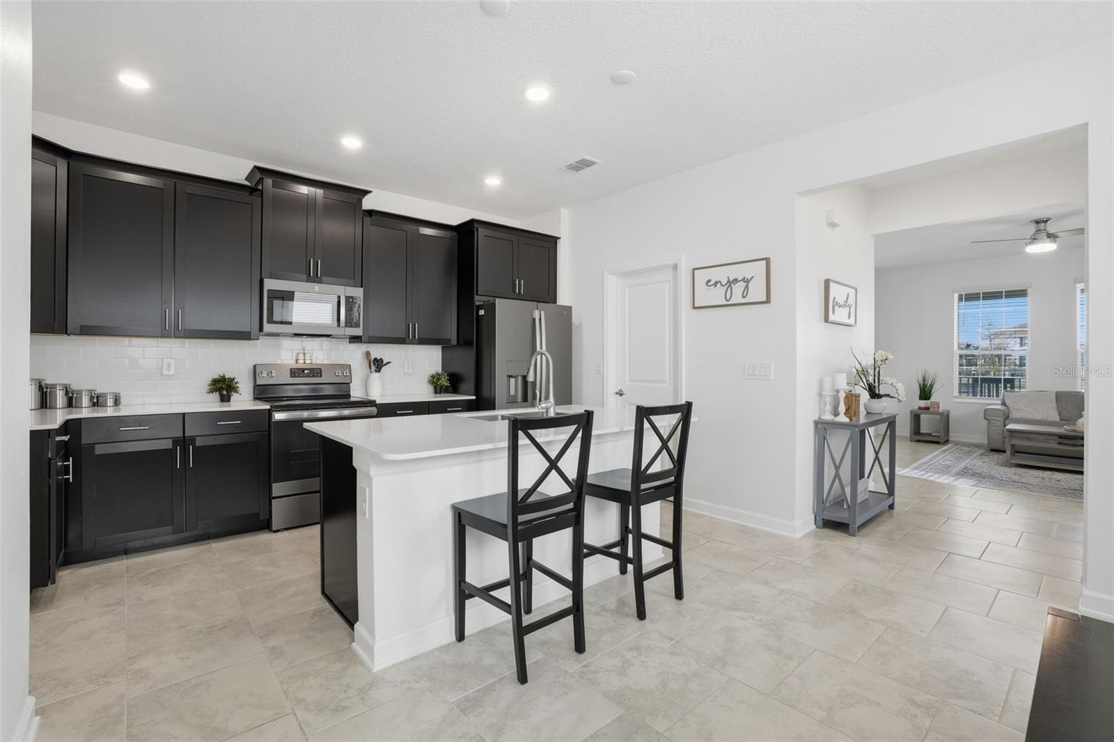 11723 APOSTROPHE ALLEY