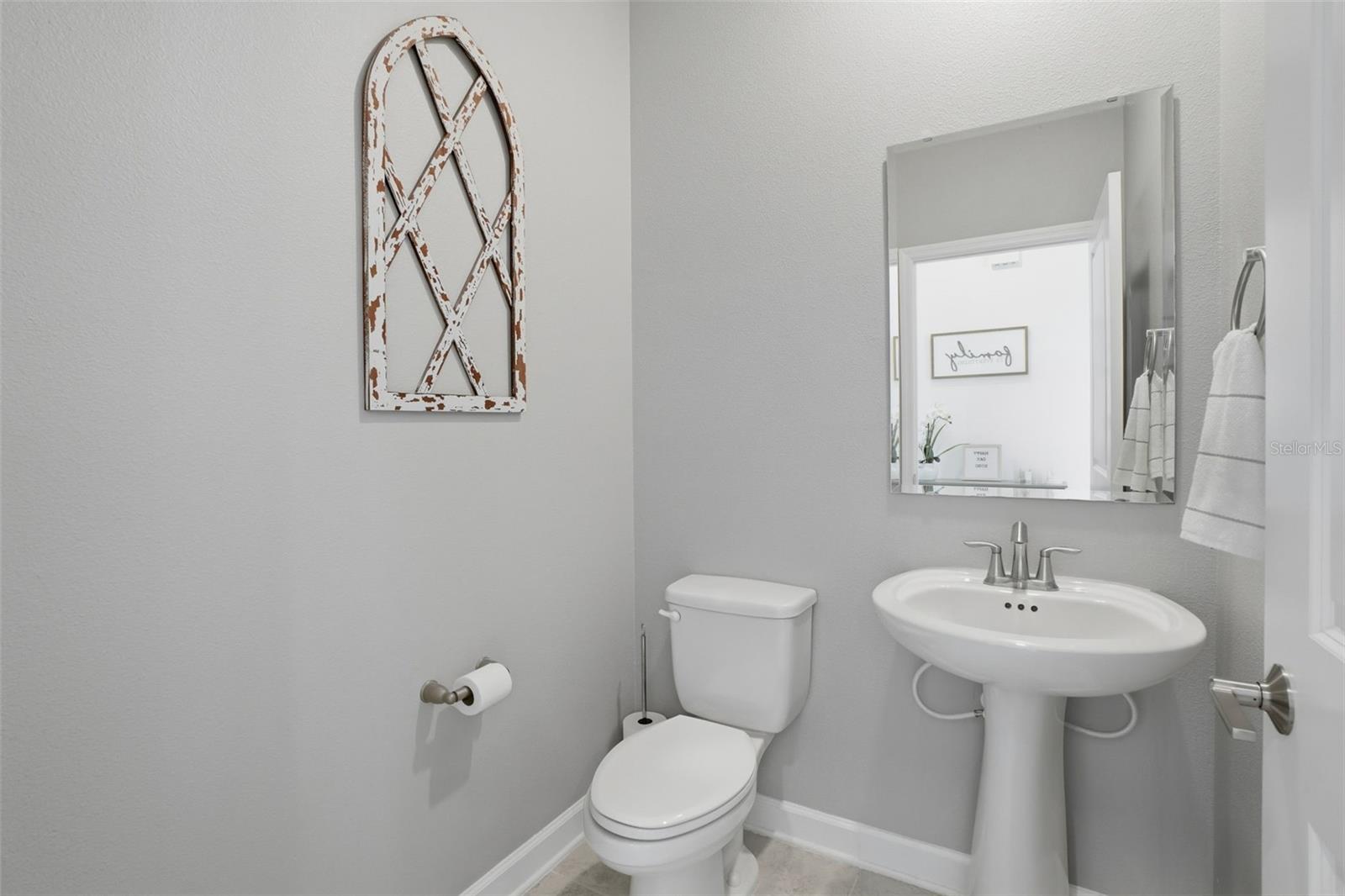 11723 APOSTROPHE ALLEY