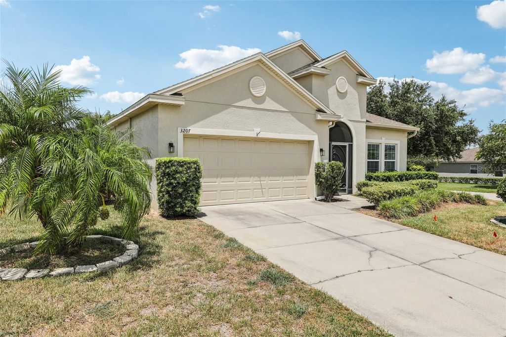 Photo of 3207 Zander Drive, Grand Island, FL 32735 (MLS # G5105090)