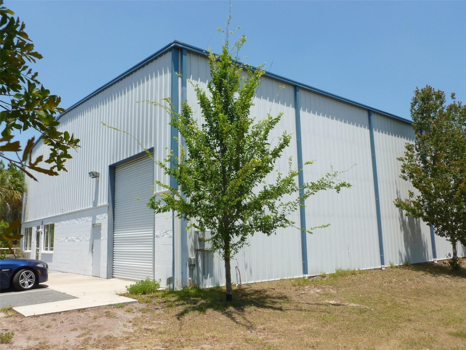 8,100 SF insulated warehouse in the Northwest Business Park behind the Pepsi Cola distribution center. There is one dock high door, and one grade level overhead door. Large skylights provide tons of natural light. This building was built in 2008, has 900 SF of air conditioned office, 22 foot ceilings, and two bathrooms.