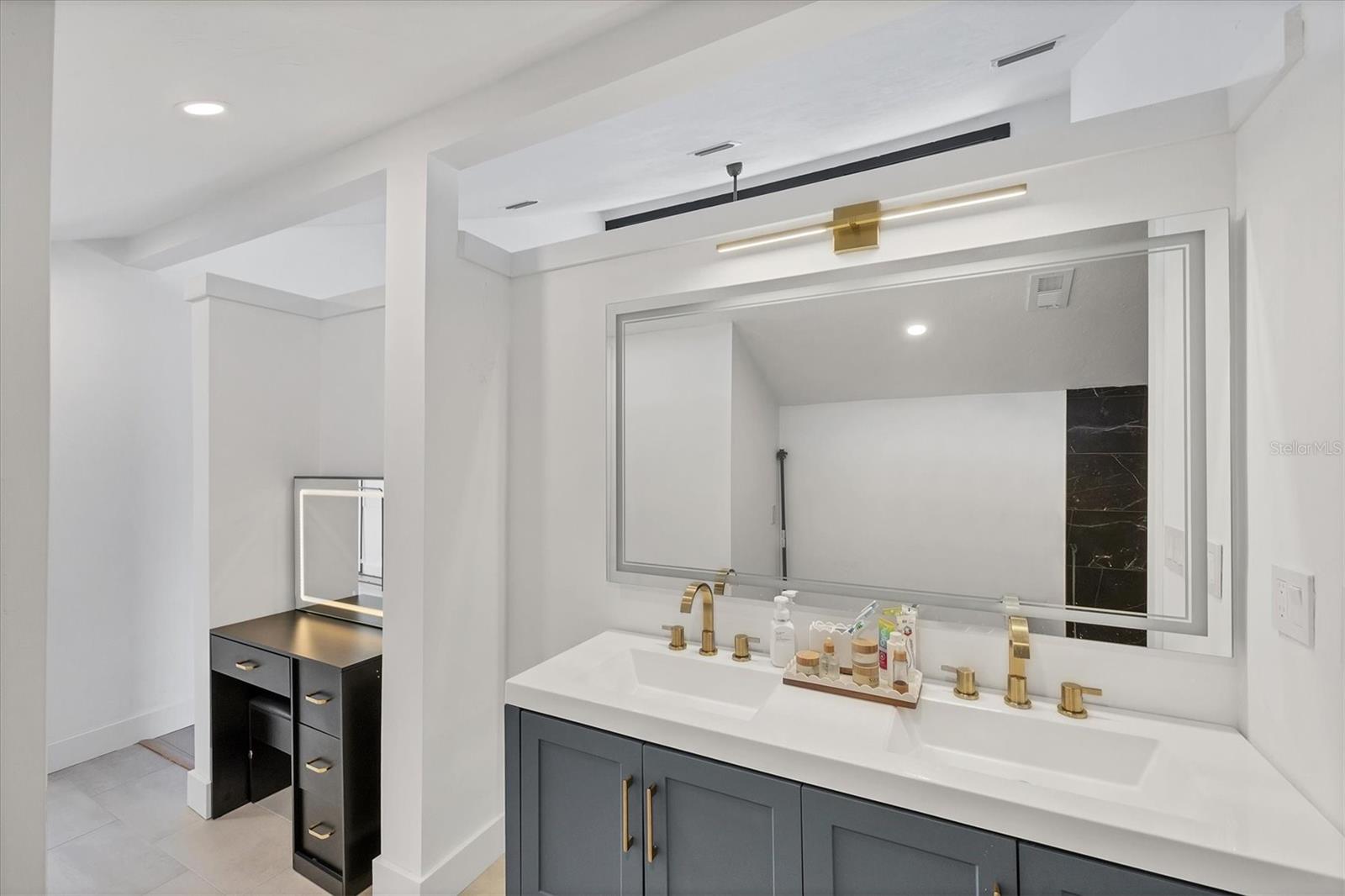 BENT TREE VILLAGE - Residential