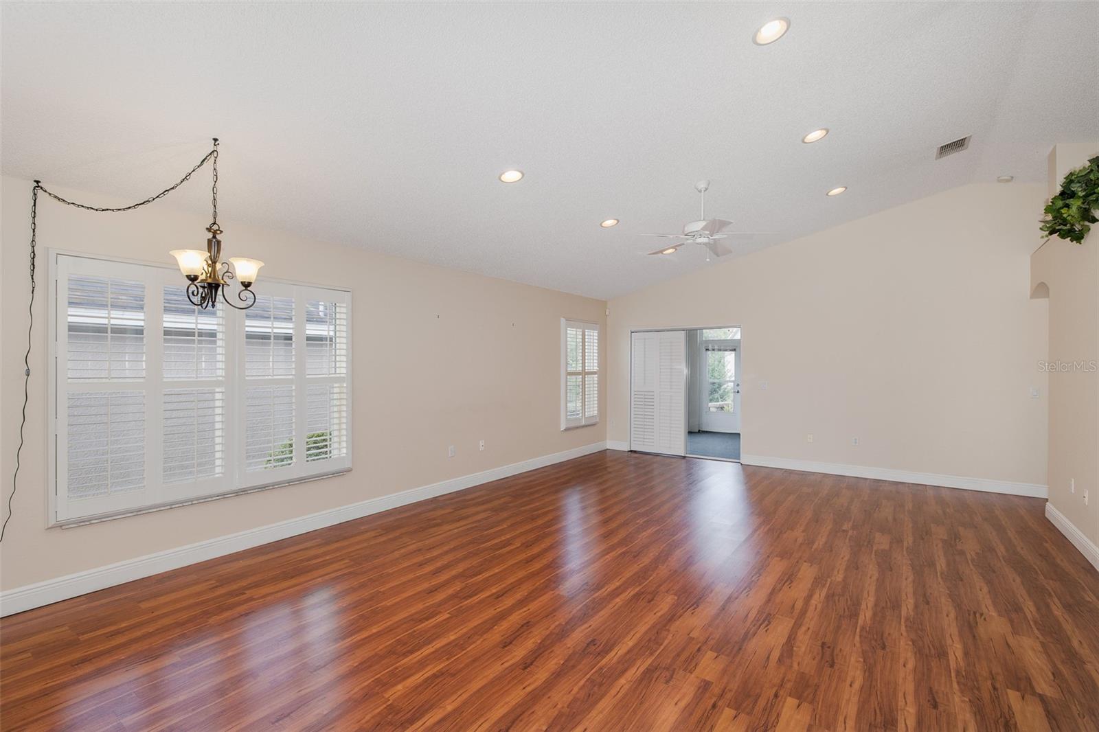 WELLINGTON AT SEVEN HILLS PH 4 LOT 406 - Residential