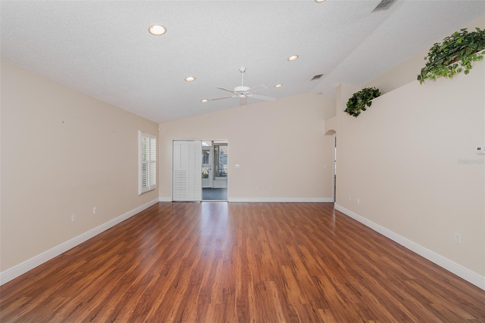 WELLINGTON AT SEVEN HILLS PH 4 LOT 406 - Residential