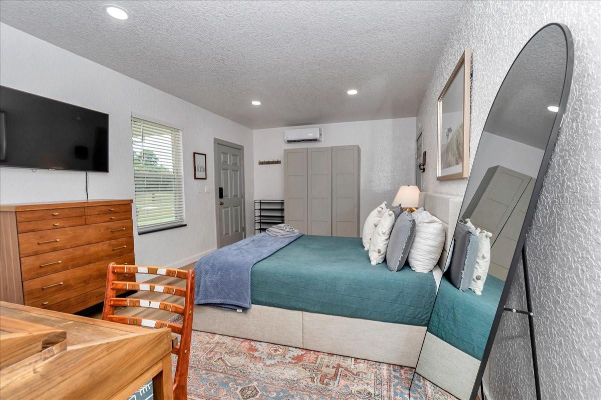 HAMMOCK LANE NORTH - Residential